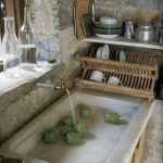 rustieke stijl stenen muren wastafel stenen keuken provencale opslag #cuisine # ...  #Cuisine #Keuken #muren #opslag