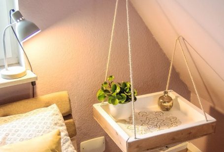 Nachttisch selbstgemacht! Mit diesem DIY Nachttisch wird dein Schlafzimmer einmalig: schwebender Nachttisch im Boho-Style