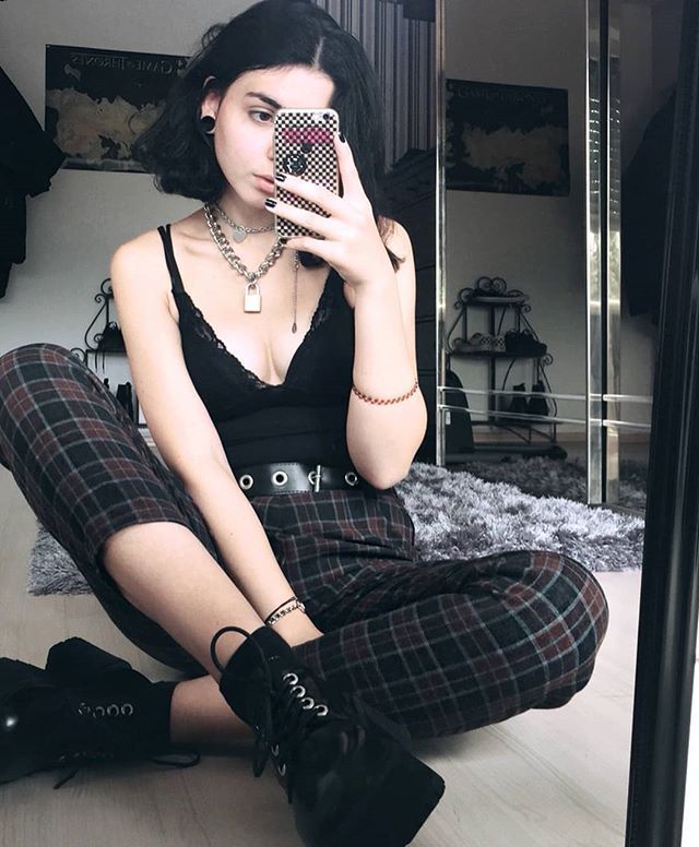 - ̗̀ 𝐩𝐢𝐧𝐭𝐞𝐫𝐞𝐬𝐭: chineseslippers   ̖́-