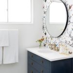 10 bonnes raisons de poser du papier peint dans la salle de bain