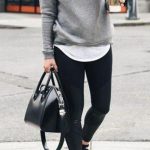 Tous les conseils pour bien choisir tes sneakers et comment les porter avec style ! Tous les conseils & idées de tenues sont dans cet article ! #tenuefemme40ans #blogmodefemme40ans #tenuestylée