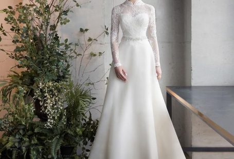 Long Sleeve Sashe Lace Satin Winter Wedding Gown