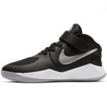 Nike Team Hustle D 9 FlyEase Schuh für jüngere Kinder - Schwarz Nike