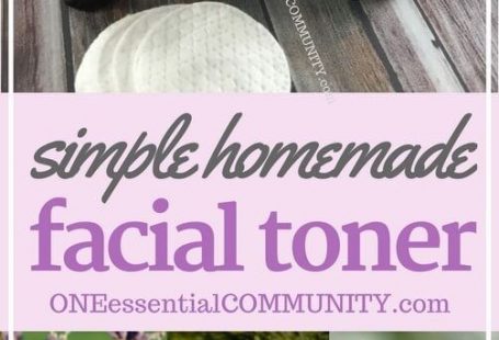 simple 3-ingredient DIY facial toner reduces redness, fights wrinkles & age spots, shrinks pores, & banishes acne. Great for all skin types. {homemade facial toner with essential oils}