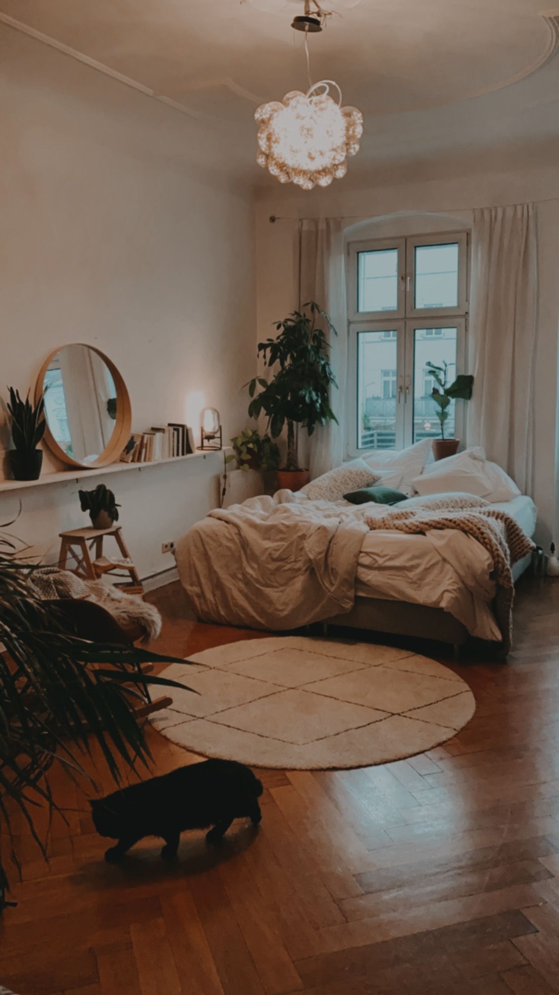 Wir: ein charmantes norwegisch-deutsches Match, beides Küstenkinder jetzt im Herzen Berlins angesiedelt. Hier könnt ihr in unsere Wohnung schauen und gucken, wie wir leben.