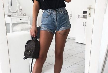 15 modische Sommer-Outfits mit Logo-T-Shirts  #modische #outfits #shirts #sommer