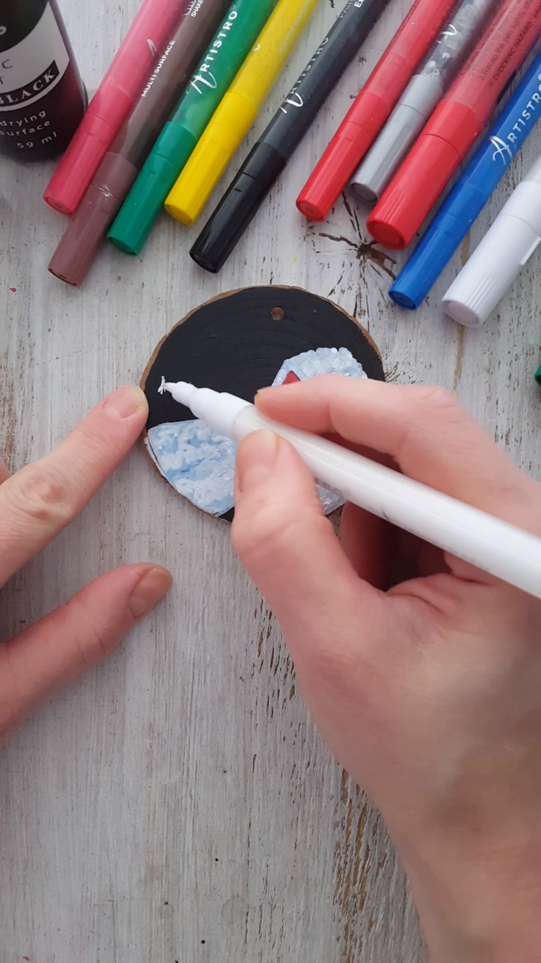 Cool idea for wood slice painting. Creative idea with wood slice illustration. Enjoy our video tutorial created with Artistro paint pens. AT ARTISTRO, WE BELIEVE THERE IS AN ARTIST IN EVERYONE, AND it is our passion to bring out beauty, art, CREATIVITY & A SPIRIT OF PLAY IN EVERY ONE OF OUR CUSTOMERS.