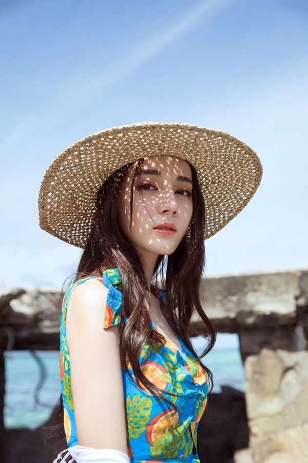 Địch Lệ Nhiệt Ba: Diễn xuất từng lúc khác nhau nhưng “cua trai” thì phim nào cũng có! - Ảnh 1.