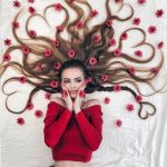 Die Künstlerin arrangiert fantastische Fotoshootings, die die Schönheit ihres Haares zur Schau stellen, #arrangiert #fantastische #fotoshootings #haares