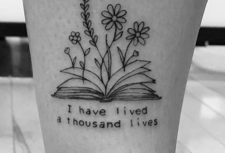 Ehrfürchtige Buch-Tattoos für Literaturliebhaber