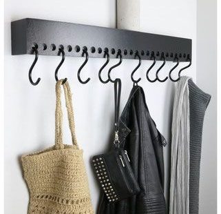 minimalistische zwarte kapstok met haken