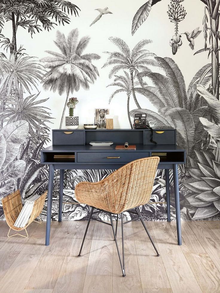 Tendance déco 2019 : du papier peint panoramique jungle noir et blanc dans un bureau