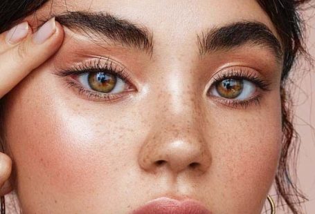 Lovely Natural Makeup Look With Simple Glow #simplenaturalmakeup explore Pinterest