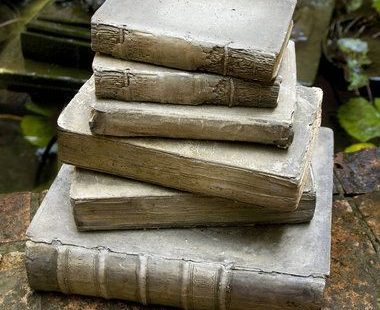 Deko aus Beton ist momentan der Einrichtungstrend schlechthin! Vor allem, wenn man selber zum Zement greift und individuelle Kunstwerke kreiert...