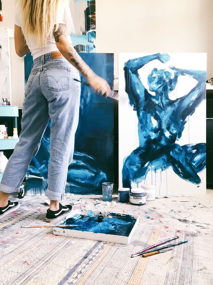 Charleston artist Samantha at work in her studio. Feminine figurative work portraying power and elegance