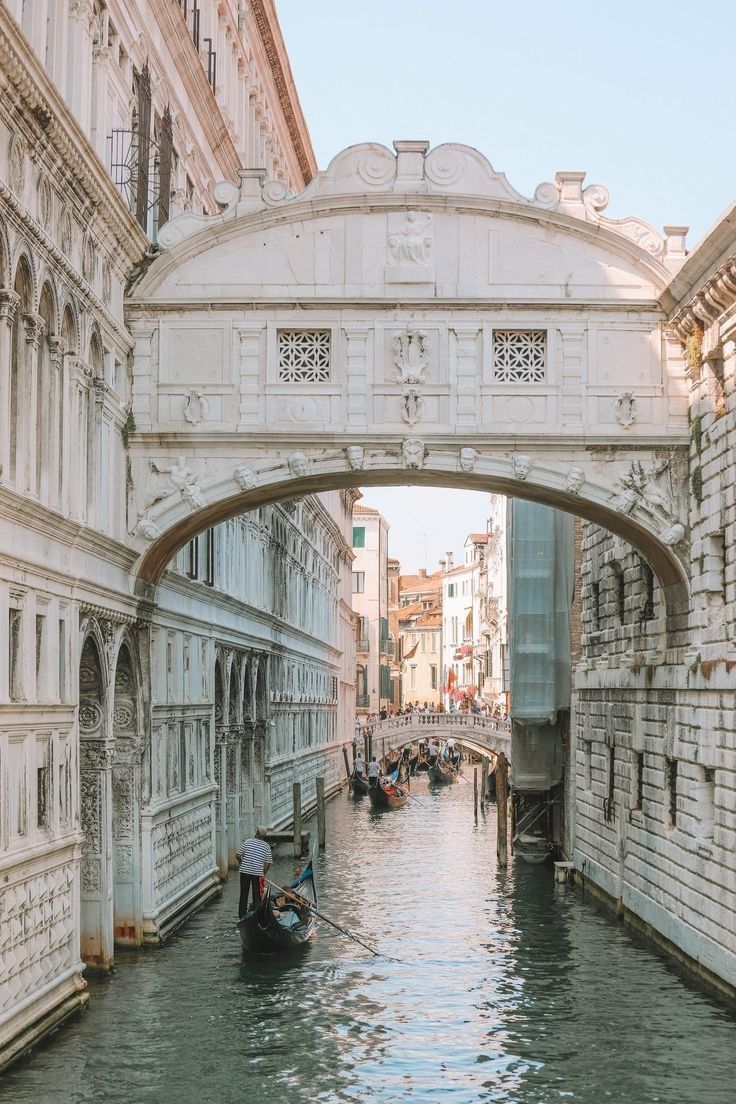 Saw the typical Venice? Want to see something more? Let's dive into secret locations in Venice!