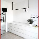 Schöne Offener Kleiderschrank im skandinavischen Stil schwarz und weiß  #schwarz #schrank #  Schöne Offener Kleiderschrank im skandinavischen Stil schwarz und weiß  #schwarz #schrank