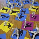 Super creative craft project for kids. Make aluminum foil sculptures and draw their shadows in the background. Fun rainy day activity.
