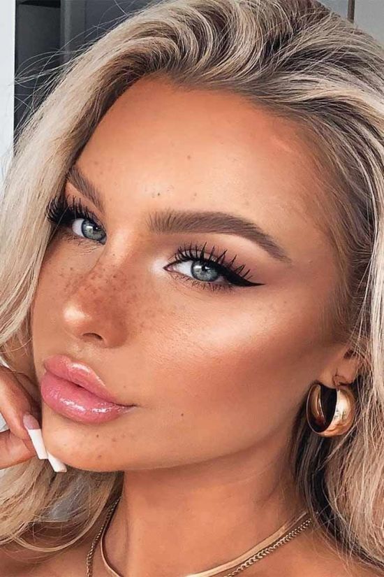 A girl’s makeup bag is one of her most prized possessions, and when we are always on the go, sometimes we just want a few quick essentials that are always with us whenever we need to touch up our makeup. Whether your days are filled with school, work, or anything in between, we have created… The post These Are The Essentials You Need In Your Makeup Bag appeared first on Society19.