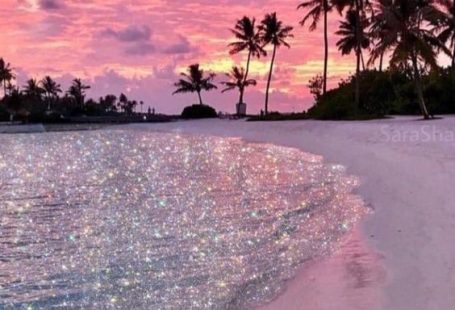 Happy Friday Good morning friends Just because a decision hurts, does not mean it was the wrong decision... Happy Friday Happy Weekend #goodmorning #HappyWeekend #FridayMotivation