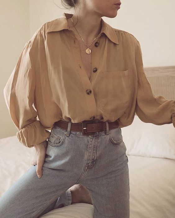 Oversized shirt | button down | shirt | denim | jeans | ootd | what to wear | gold necklace | spijkerbroek | blouse | overhemd | gouden ketting | riem | outfit