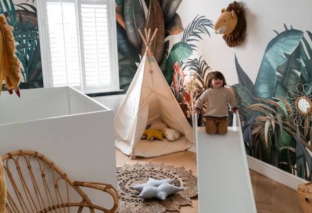 Tropische Wandverkleidung im Kinderzimmer wunderschön aufgenommen von Sally Fazeli #aufgenommen #fazeli #kinderzimmer #sally #tapete