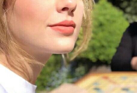 taylor swift self aware the archer music style music video fashion polaroid hair makeup