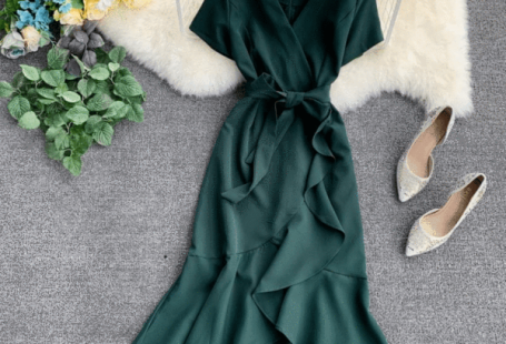 Create the elegance of simplicity with this incredibly designed dress with ruffles at the bottom. The wrap dress womens is a must have work dress that you always want to have in your wardrobe. Available in Black, Sky Blue, Green, Pink, Red, White Size: One Size (Bust 88-90, Waist 72-76, Shoulder 37, Sleeve 17, Length 89-104,