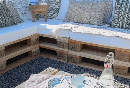 Zelfgebouwde palletlounge, ideeën verfraaien voor het terras en de tuin, gestoffeerde stoel ... - #de #en #gestoffeerde #Het #ideeën
