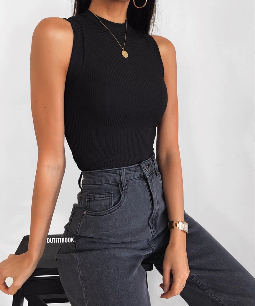 www.outfitbook.fr sur Instagram: «La simplicité est la clé ✨ Oui ou non? . 🔎 Haut: 5712 | www.outfitbook.fr ”   - outfits -   #clé #est #haut 