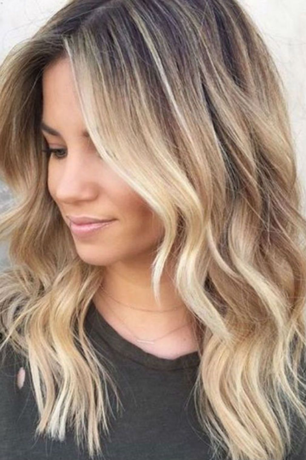 L'ombré hair et waves - Coiffures cheveux mi-longs 2019 : les looks sexy
