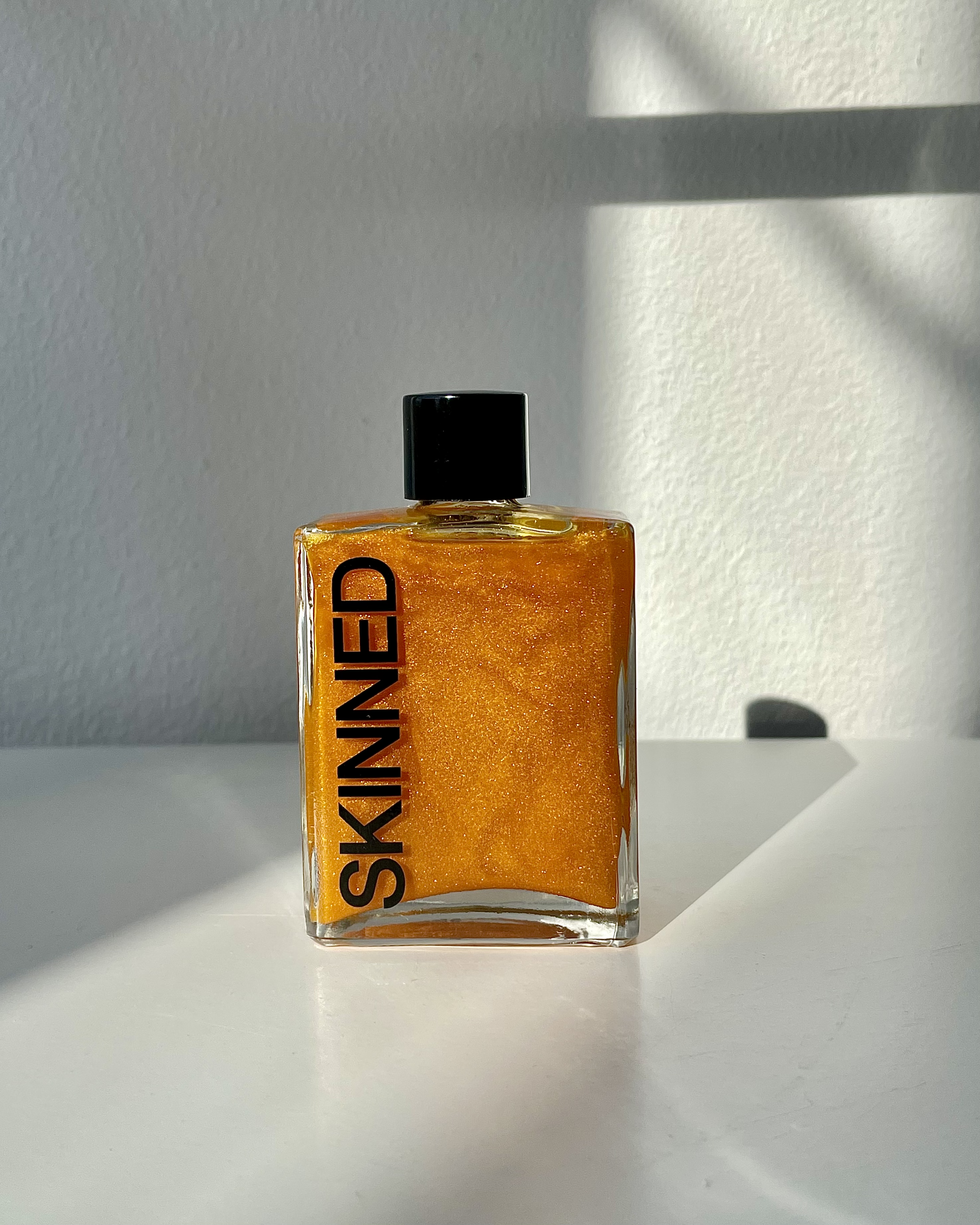 A dynamic duo - our 60ml bottle is your perfect travel essential while your 100ml bottle can be your daily go-to. Sex Appeal Gold Body Lust is a multi-purpose body oil meant to enhance your skin tone and boost your natural glow. While your skin drinks up the base of the oils, the rest are slowly absorbed, adding a protection layer against environmental stressors, leaving your skin nourished and hydrated.