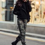 Street style giới trẻ Hàn tuần qua chứng minh: thích mặc kín mít hay sexy thì bạn cũng có cả chục cách mix đồ cho đủ ấm