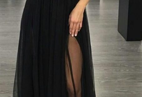 En Şık Gece Kıyafetleri 2018 Uzun Abiye Elbise Siyah Dekolteli