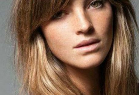 Cheveux mi-longs mèche