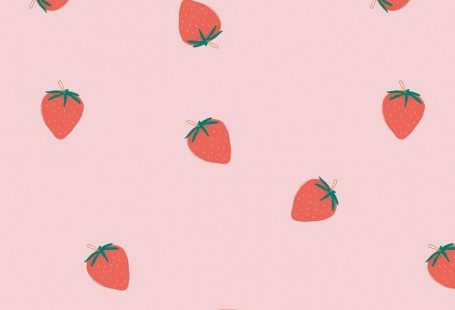 Download premium image of Hand drawn strawberry pattern pastel background by marinemynt about strawberry pattern, aesthetic food pattern, pastel pattern, aesthetic pink pic, and aesthetic 2704525