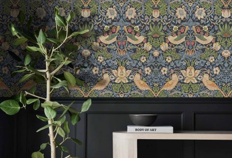 This wallpaper exquisitely showcases one of Morris & Co.