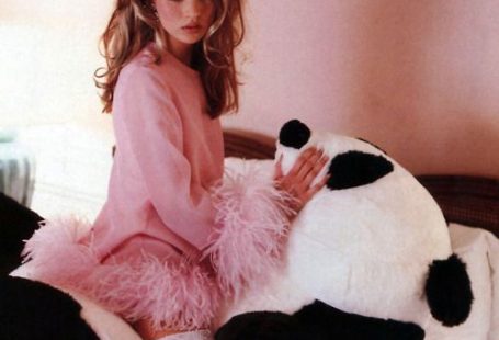 Reminder: Kate Moss Was The Coolest Girl Of The '90s