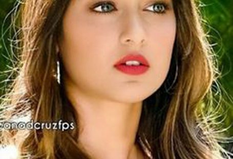 Romantic Modern medium Hair Extensions