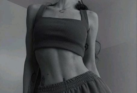 aesthetic body goals/ fitness/ tiny waist/flat stomach/aesthetic photography poses/body features