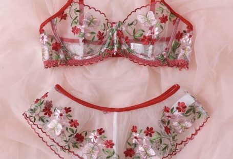 Description Style: Sexy Color: Multicolor Pattern Type: Floral Details: Contrast Lace, Embroidery Type: Sexy Sets Bra Type: Underwire Belt: No Body: Unlined Chest pad: No Padding Care Instructions: Hand wash, do not dry clean Material: Velvet Composition: 95% Nylon, 5% Polyester Fabric: Slight Stretch