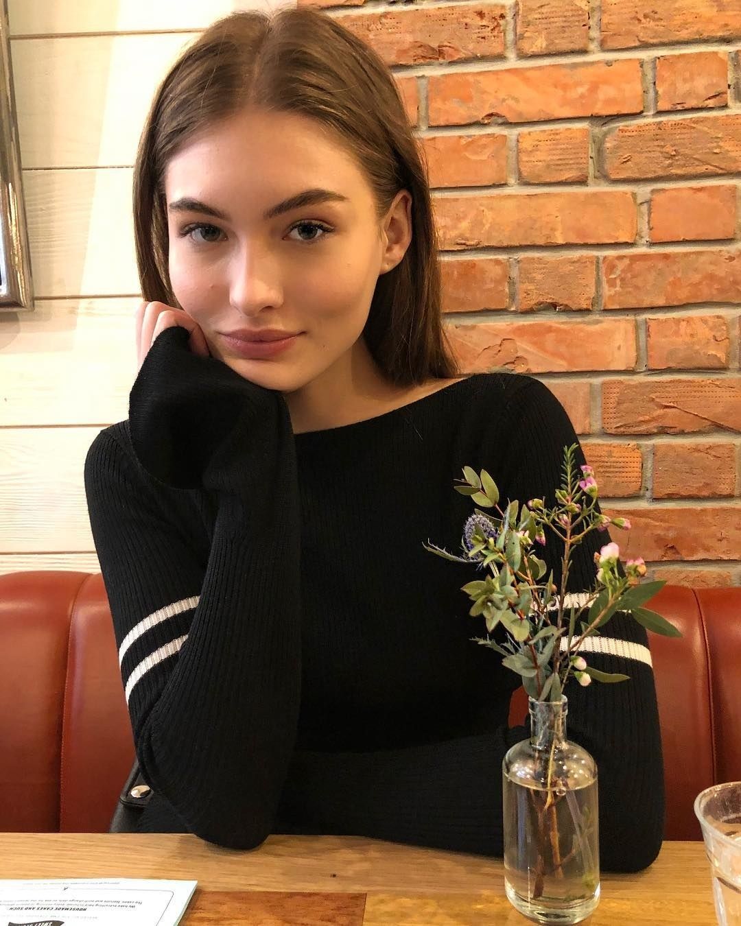 Emily Ratajkowski's Rosy Cheeks, Adwoa Aboah's Mauve Lip, and More Understated Beauty Moments of the Week Photos | W Magazine