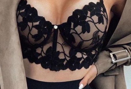 Size: S,M,L,XL,2XL,3XL;Style:Sexy,RomanticType:BraletteMaterial:PolyesterNeckline:V-NeckSleeve Style:Spaghetti StrapLength:RegularPattern Type:PlainFit Type:RegularOccasion:HomePackage Include:1*Bras