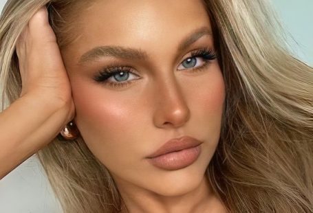 Vogue Has Written a Guide on Becoming an ‘It’ Girl