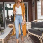 101 Simple Spring Outfit Ideas » Lady Decluttered