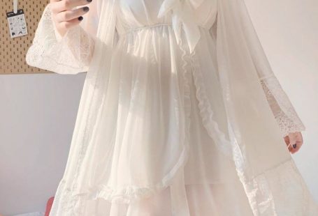 Pretty white babydoll features lace cups, cute bowtie, sheer material for a sexy look, and a matching robe. Sheer, unlined Pulls on; no closure One size fits most Pretty lace accent along sleeves and hems Full set includes 1 nightgown and 1 robe