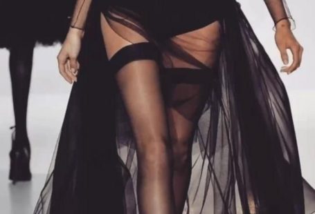 Black outfit style inspiration / fashion runway   / fashion styling / styling inspo