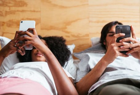 6 Different Oral Sex Positions That Are Sexologist-Approved