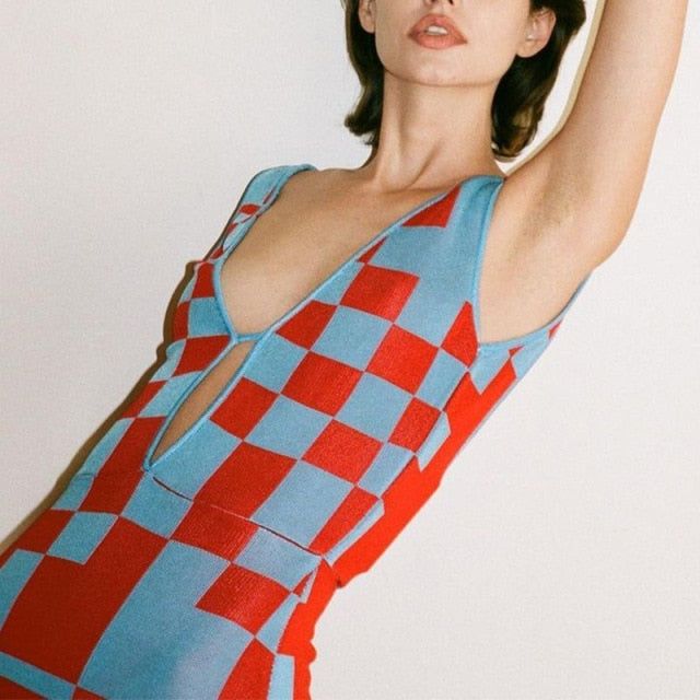 Neckline: V-NeckSleeve Style: Spaghetti StrapDresses Length: Mid-CalfMaterial: PolyesterMaterial Composition: Synthetic FiberWaistline: empirePattern Type: Plaid