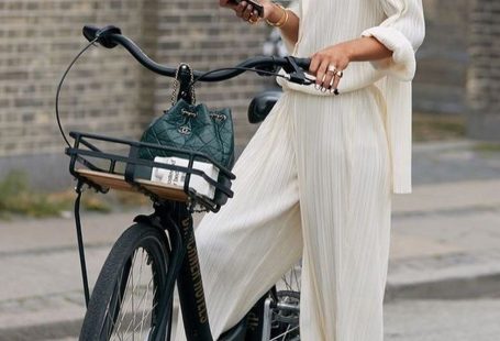 Discover How To Wear White Wide Trousers This Summer